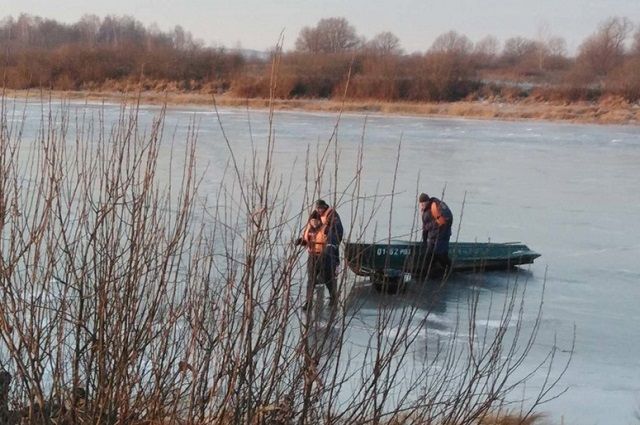 На озере в Вязниковском районе рыбак провалился под лёд и погиб