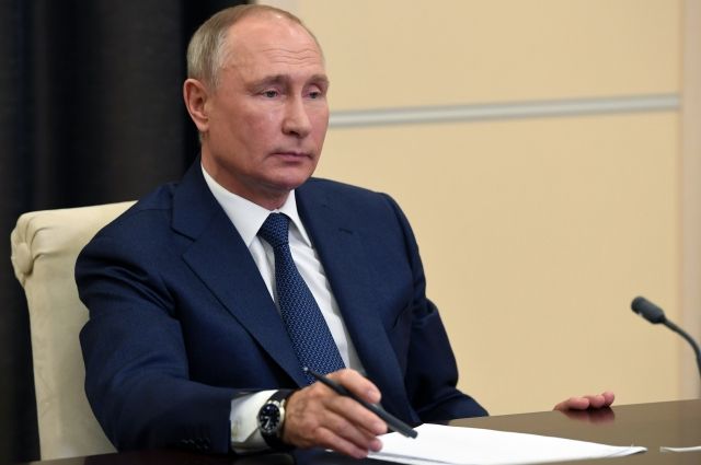 Путин заявил о намерении сделать большинство госуслуг автоматическими