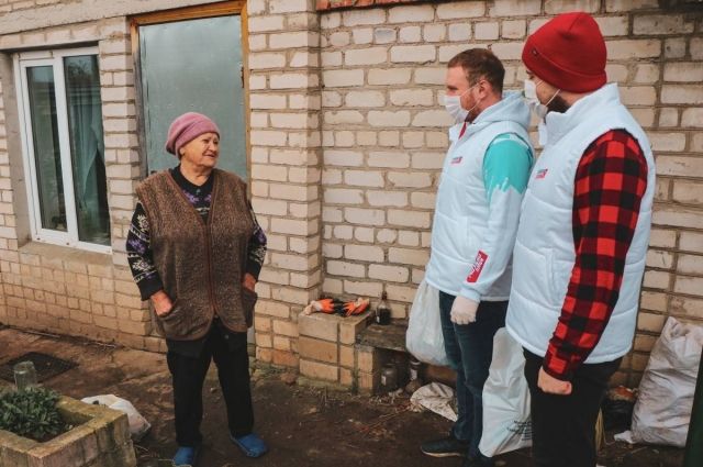 Сотни волонтеров в Смоленской области помогают людям пережить пандемию