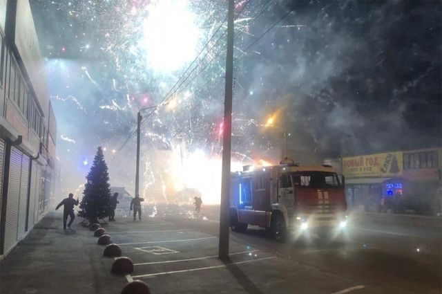 Пожар на рынке «Классика» в Ростове потушили только спустя сутки