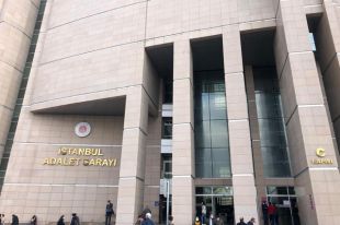 Дворец правосудия Чаглаян в Стамбуле, куда доставили журналистов российского телеканала НТВ в пятницу, 4 декабря.