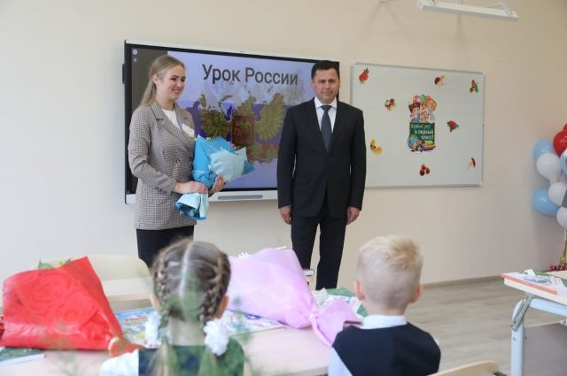 На открытии новой школы в Рыбинске побывал губернатор Дмитрий Миронов