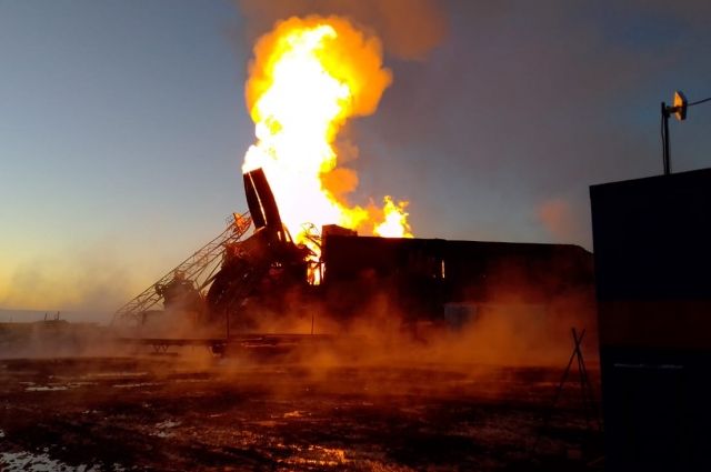 Пожар на нефтяной скважине в Оренбургской области