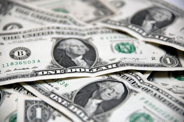 Курс доллара опустился ниже 73 рублей впервые с августа
