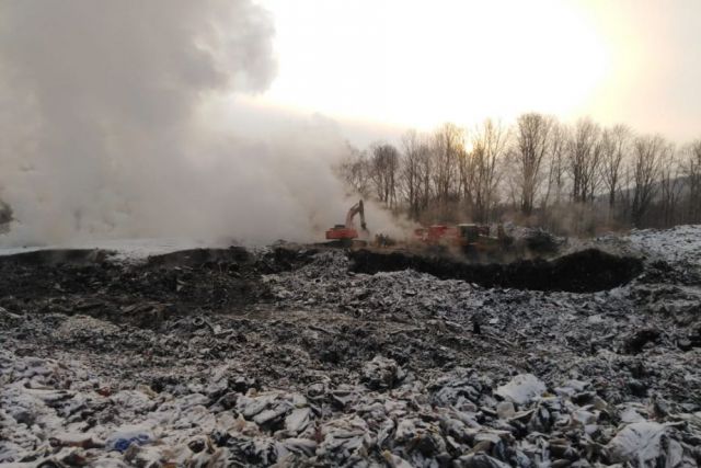 В Хабаровском крае завершается тушение крупного пожара на свалке