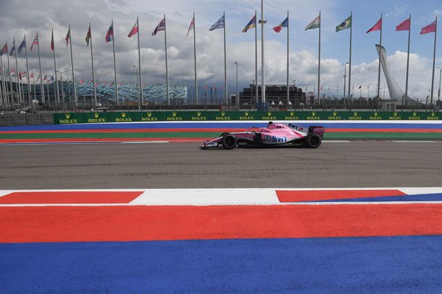 Тест-пилот команды «Форс Индия» Никита Мазепин принимает участие в свободных заездах на российском этапе чемпионата мира по кольцевым автогонкам в классе «Формула-1».