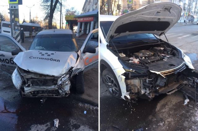 В Тольятти таксист проехал на красный свет и столкнулся с кроссовером Lexus