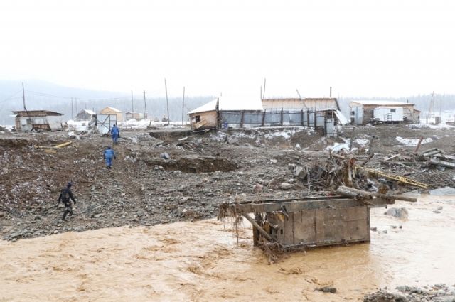 Поселок старателей смыло селевым потоком, погибли 17 человек.