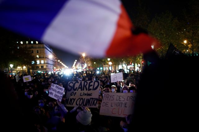 Более 26 тысяч человек вышли на акцию протеста в Париже