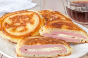Оладьи с колбасой и сыром: рецепт аппетитного блюда