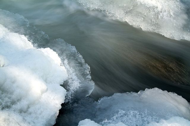 В Оренбуржье предусмотрены штрафы за выезд транспорта на лед водоемов в неположенных местах.