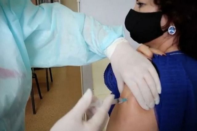 В Невинномысске началась вакцинация медработников от коронавируса