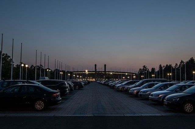 За неделю 1700 автомобилистов оставили машины на парковке на Рубинштейна