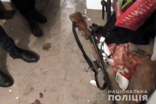 Не хотел ехать в больницу: мужчина угрожал медикам и стрелял в полицейских.