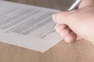 Женщина по электронной почте предлагала юридическим лицам сотрудничество