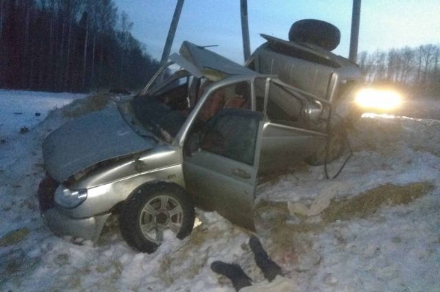 В Удмуртии водитель «УАЗ Патриот» врезался в дорожный знак: погибли двое