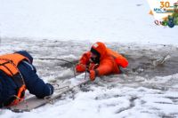 Тюменцам рассказали, как спасти провалившегося под лед