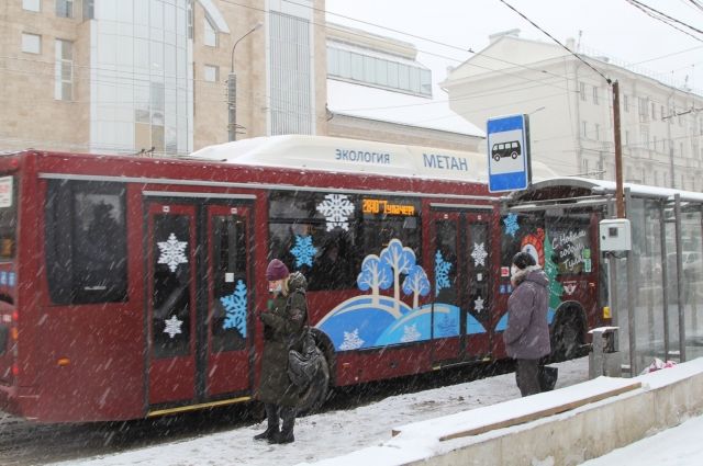 Тульские автобусы украсили к Новому году