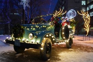 Город готовится к новогоднему празднику.