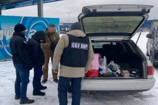 СБУ разоблачила незаконную продажу военных радиостанций.