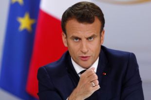 Президент Франции заразился коронавирусом.
