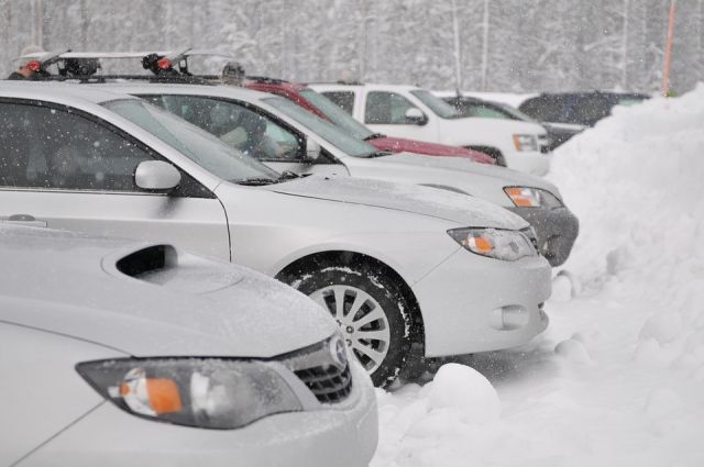 22 автомобилиста оштрафовали в Иркутске за парковку на газонах