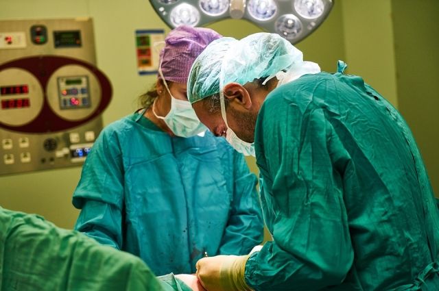 В Тюмени врачи успешно прооперировали пациента, поранившего руку болгаркой