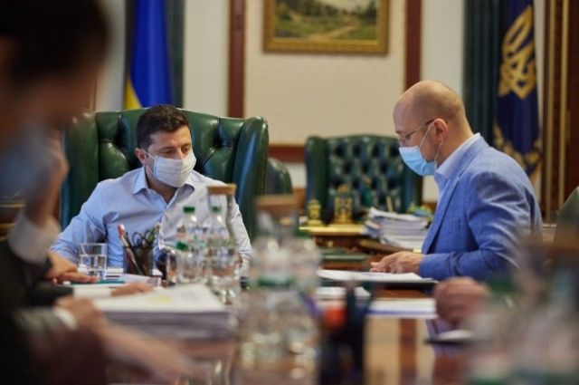 Зеленский подписал новый закон о соцзащите украинцев на период карантина.