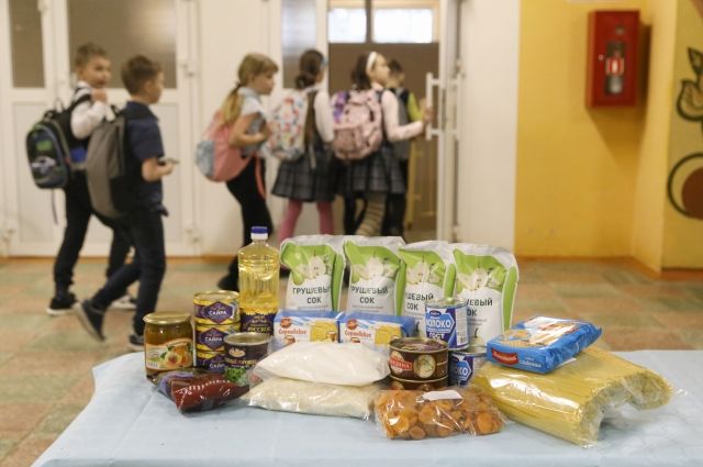 В Нижнем Новгороде начали выдавать продуктовые наборы школьникам за ноябрь
