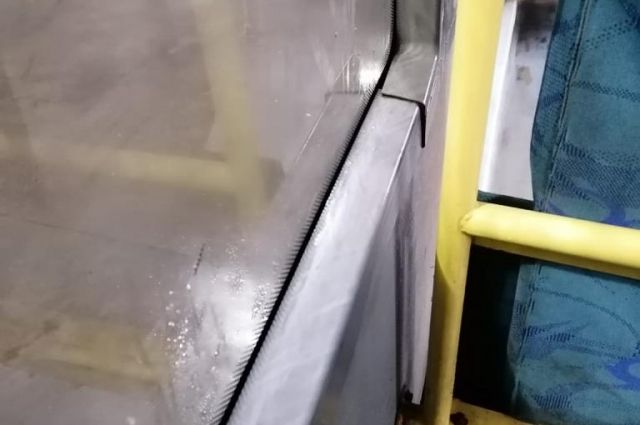 В Туле помыли автобус после жалобы жителей