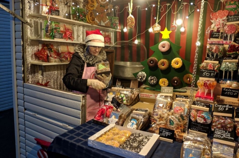 Традиционно на ярмарке можно купить праздничные сувениры.