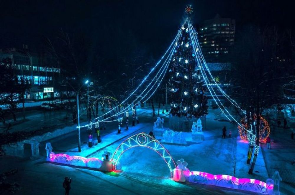 Ледовый городок возле детской филармонии, проспект Октября