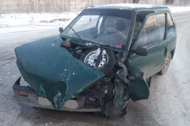 В Тольятти 25-летняя автомобилистка врезалась на «Оке» в фуру DAF
