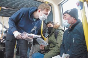 В этом году встречи-лекции с мигрантами проходили в автобусах, следующих по маршруту МЦ1 – от станции метро «Лесопарковая» до ММЦ (Сахарово).