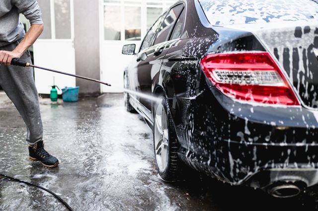 Как правильно мыть машину бесконтактной мойкой