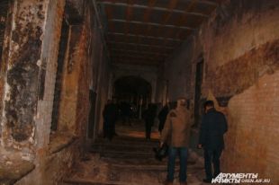 Здание бывшего Оренбургского Высшего летного училища находится в аварийном состоянии.