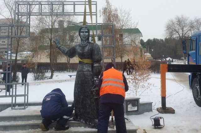 После скандала памятник Аленке в Нововоронеже демонтировали.