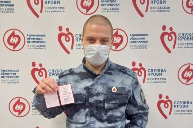 В Саратове боец ОМОНа стал почетным донором России