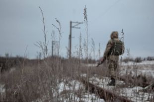 Возле линии разграничения от взрыва пострадал украинский военный: детали.