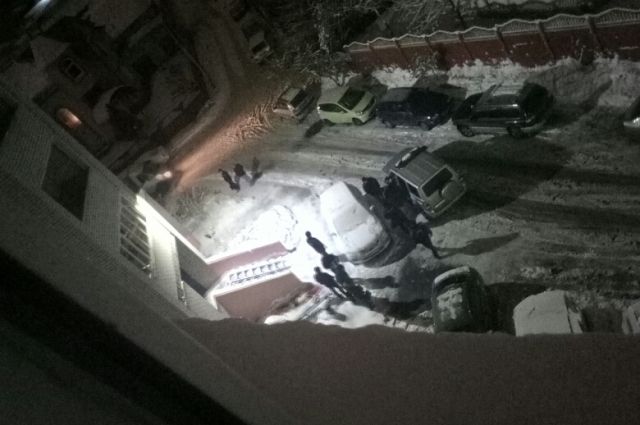 В Муроме при падении из окна девятого этажа погибла 26-летняя девушка