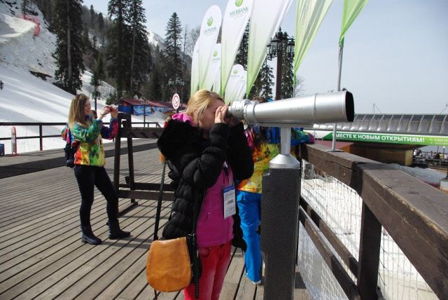 На горнолыжных курортах Кубани в день открытия скопились большие очереди