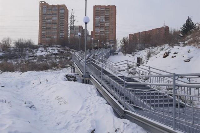 Улицу Дачная и Николаевский мост в Красноярске соединили лестницей