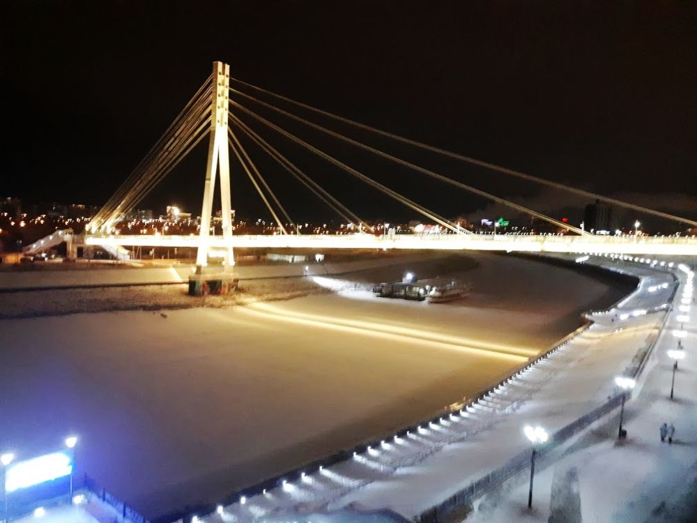 Каток на набережной в Тюмени, 2020.