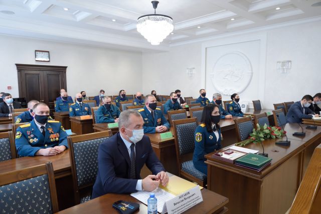 Глава Адыгеи поздравил сотрудников МЧС с наступающим Днем спасателя РФ
