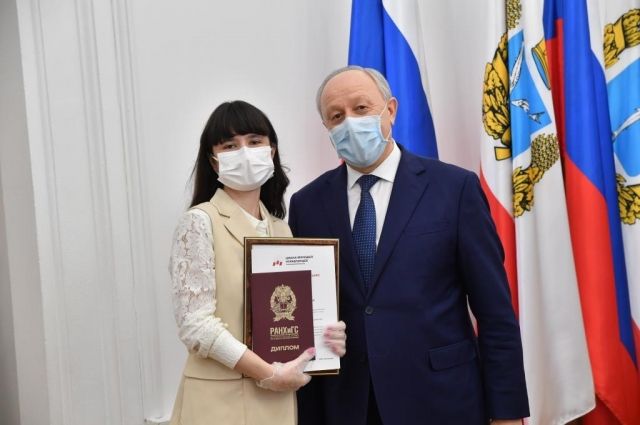 Радаев наградил выпускников «Школы молодых управленцев Саратовской области»