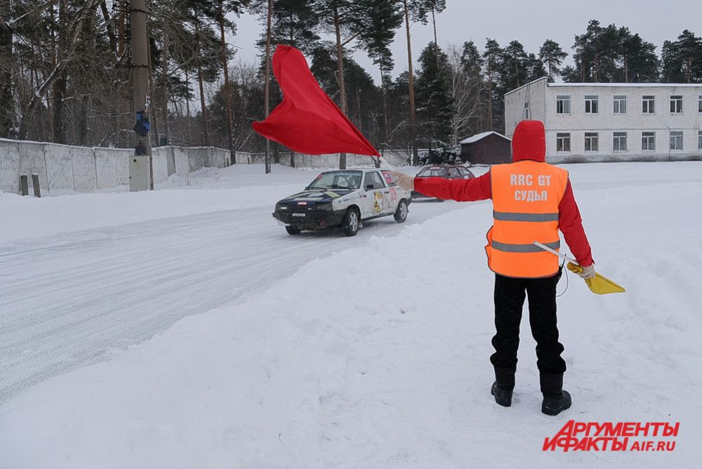 Финал автомобильных гонок на льду «Трек 400» 2020.