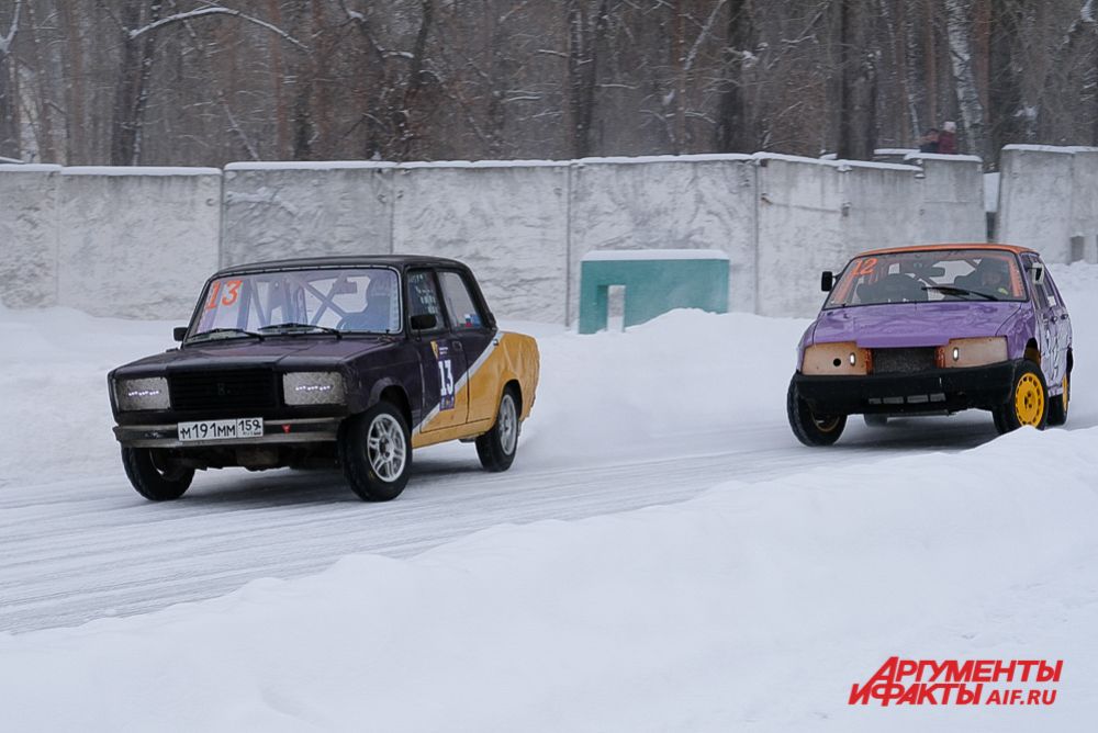Финал автомобильных гонок на льду «Трек 400» 2020.