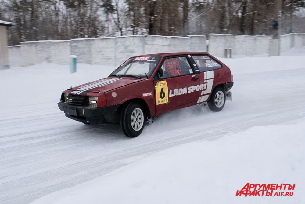 Финал автомобильных гонок на льду «Трек 400» 2020.