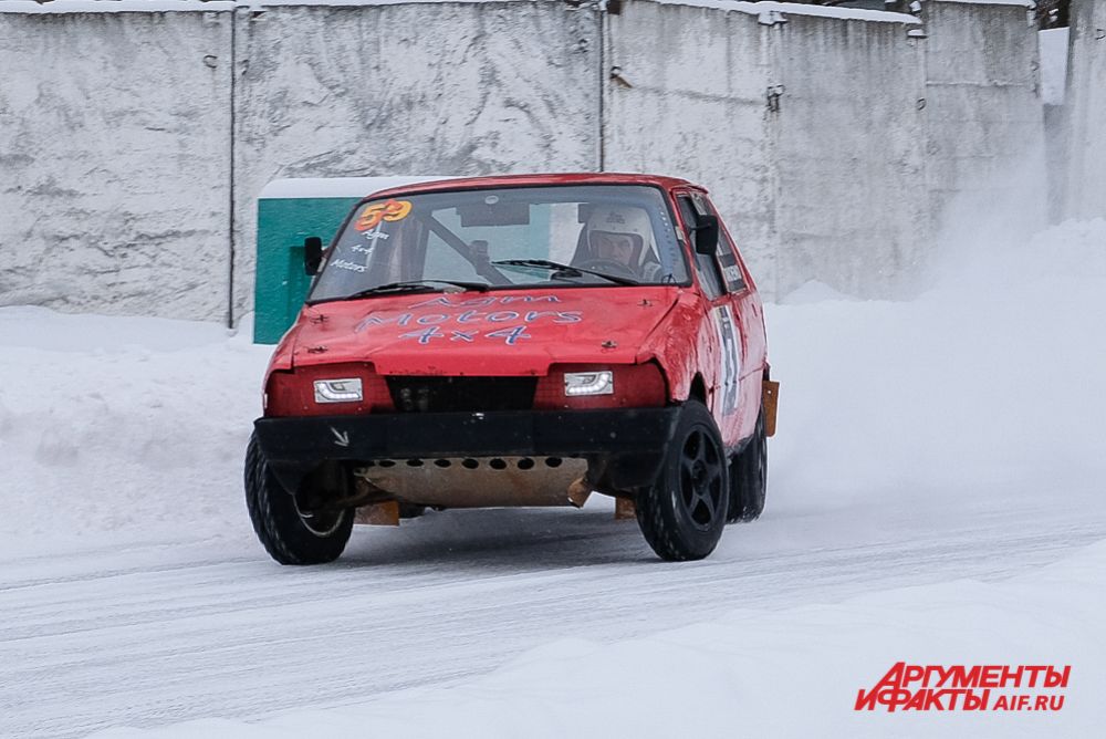 Финал автомобильных гонок на льду «Трек 400» 2020.