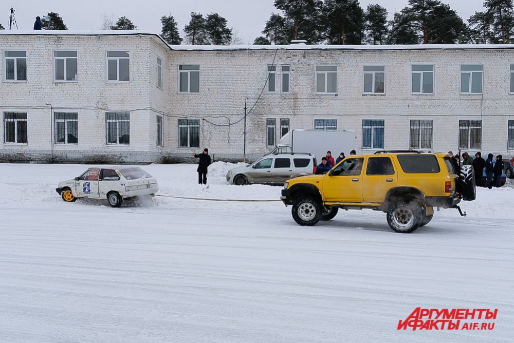 Финал автомобильных гонок на льду «Трек 400» 2020.